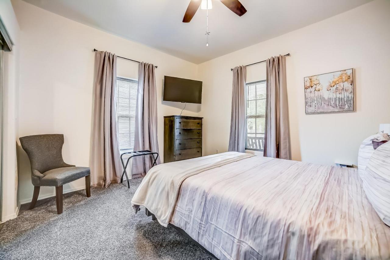 Midtown Modern Farmhouse San Antonio Exterior photo